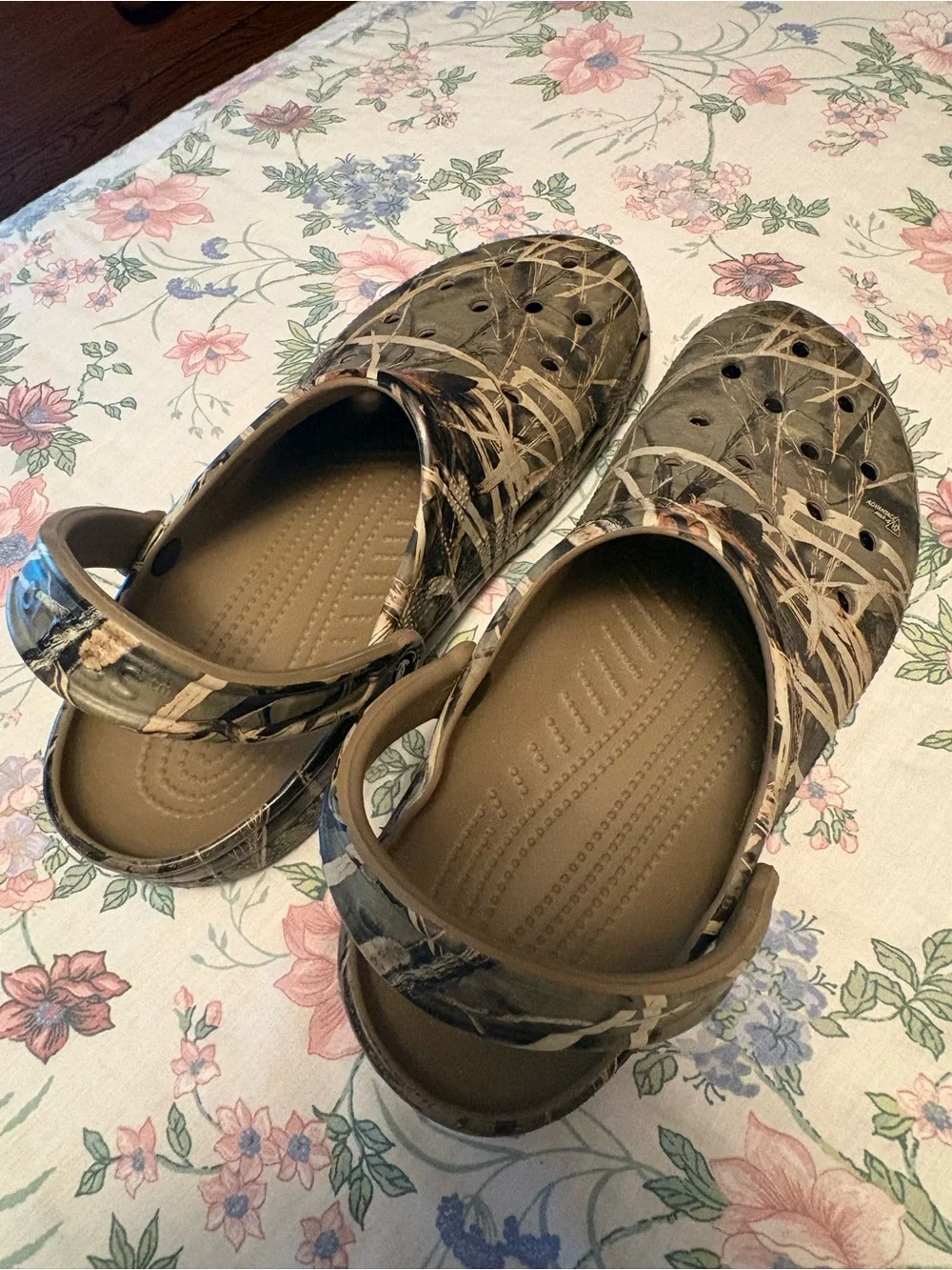 CROCS Men’s Realtree Camo Slip-On Clogs in Brown and Tan